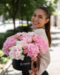 Aranjament floral cu bujori și hortensii „Fairy Tale" – imaginea 3