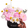 Aranjament floral cu bujori și lalele „Esența Fericirii"