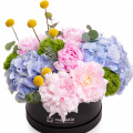Aranjament floral cu bujori și hortensii „Armonia"