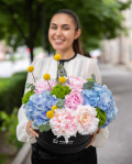 Aranjament floral cu bujori și hortensii „Armonia"