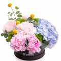 Aranjament floral cu bujori și hortensii „Armonia"