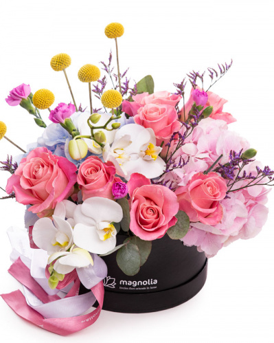 Aranjament floral cu trandafiri și orhidee "Aroma Verii"