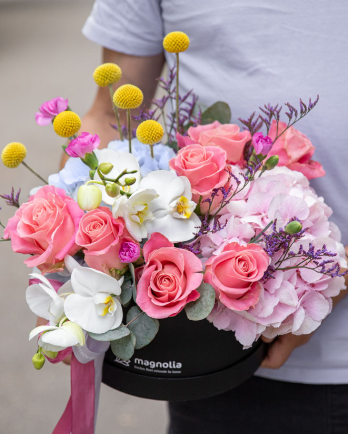 "Summer Aroma" floral arrangement with roses and orchids – imaginea 3