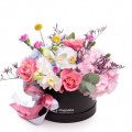 Aranjament floral cu trandafiri și orhidee "Aroma Verii"