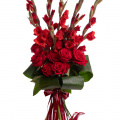 Buchet gladiole și trandafiri roșii