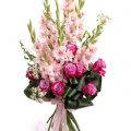 Buchet gladiole și trandafiri mov