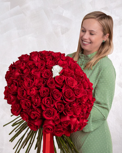 "Romantique Reverie" 101 Rose Bouquet