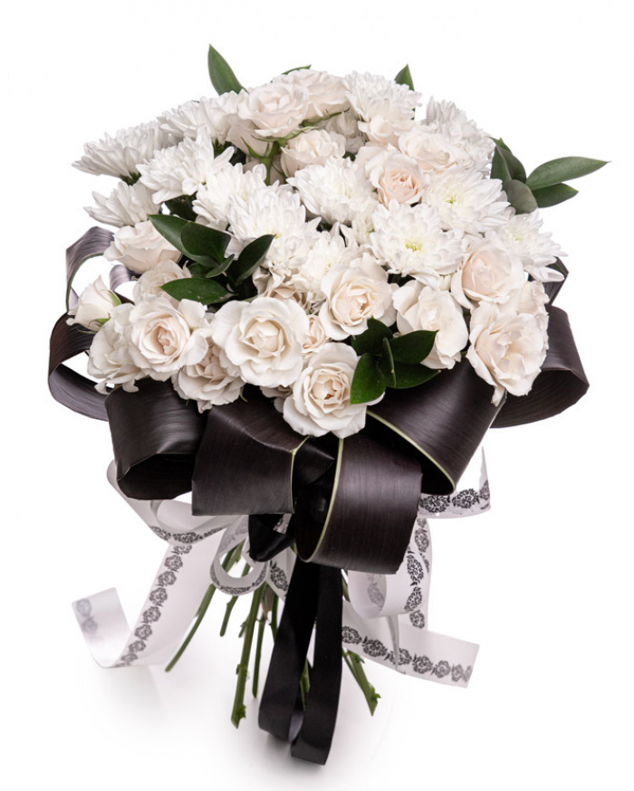 Buchet funerar cu trandafiri și crizanteme – imaginea 1