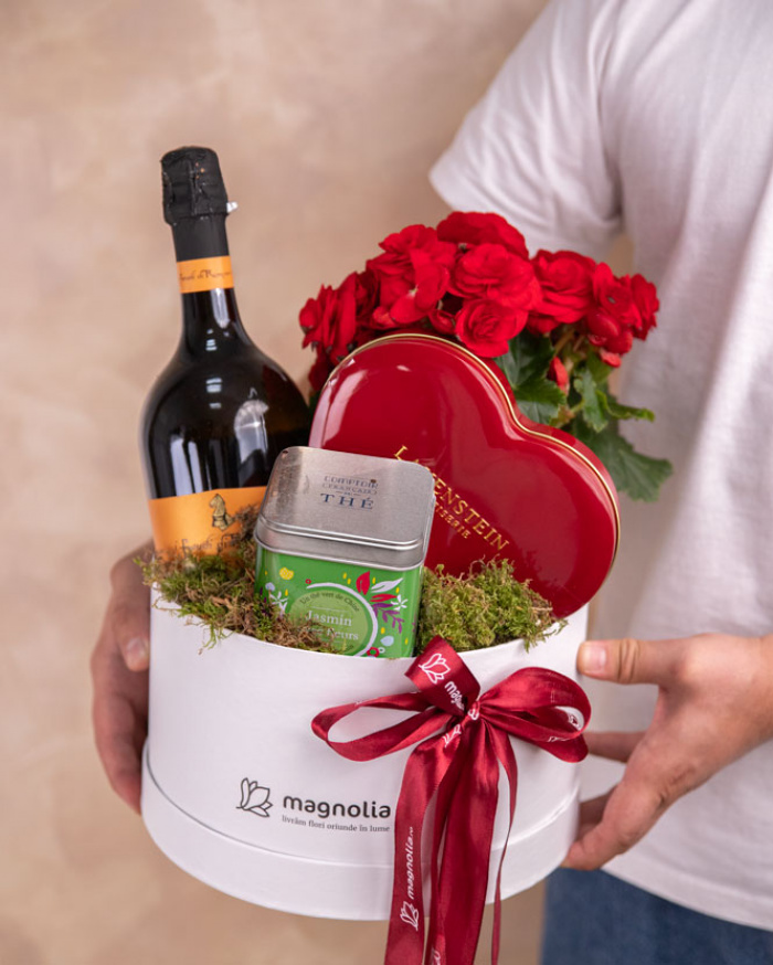 Cutie cadou cu Begonie, vin spumant, ciocolată și ceai