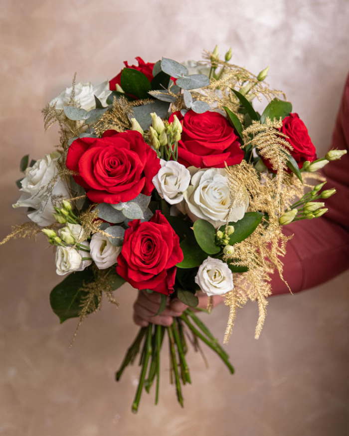 Buchet de iarnă cu trandafiri „Serenity Bloom” – imaginea 3