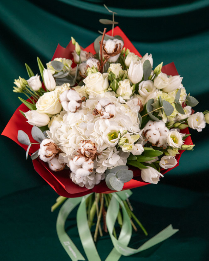 Buchet lalele și hortensii albe – imaginea 3