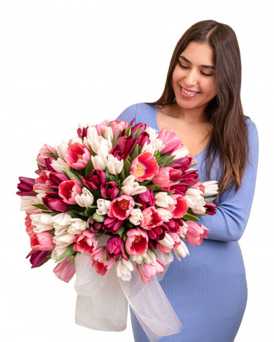 Buchet 101 lalele "Joyful Elegance"