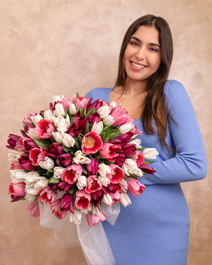 Buchet 101 lalele "Joyful Elegance" – imaginea 3