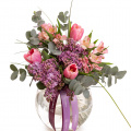 Buchet cu liliac și lalele „Delicatețe"