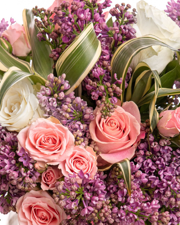 Buchet cu liliac şi trandafiri „Spring Love" – imaginea 2