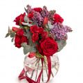 Buchet cu liliac și trandafiri roșii