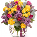 Buchet cu liliac și trandafiri galbeni