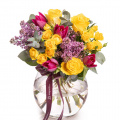 Buchet cu liliac și trandafiri galbeni