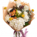 Buchet de absolvire cu trandafiri și hortensii