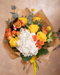 Buchet de absolvire cu trandafiri galbeni și hortensii – imaginea 3