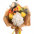 Buchet de absolvire cu trandafiri galbeni și hortensii