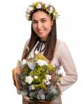 Set of natural flower crown and elegant bouquet