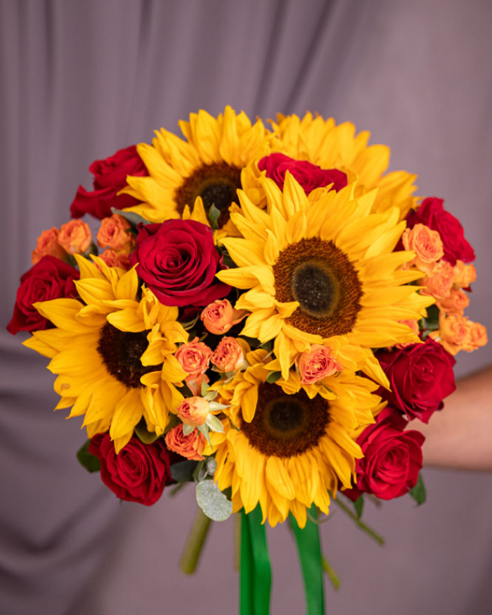Sunflower and red rose bouquet – imaginea 3