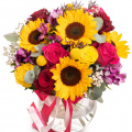 Buchet colorat cu floarea-soarelui și trandafiri