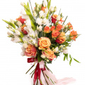 Buchet gladiole și trandafiri