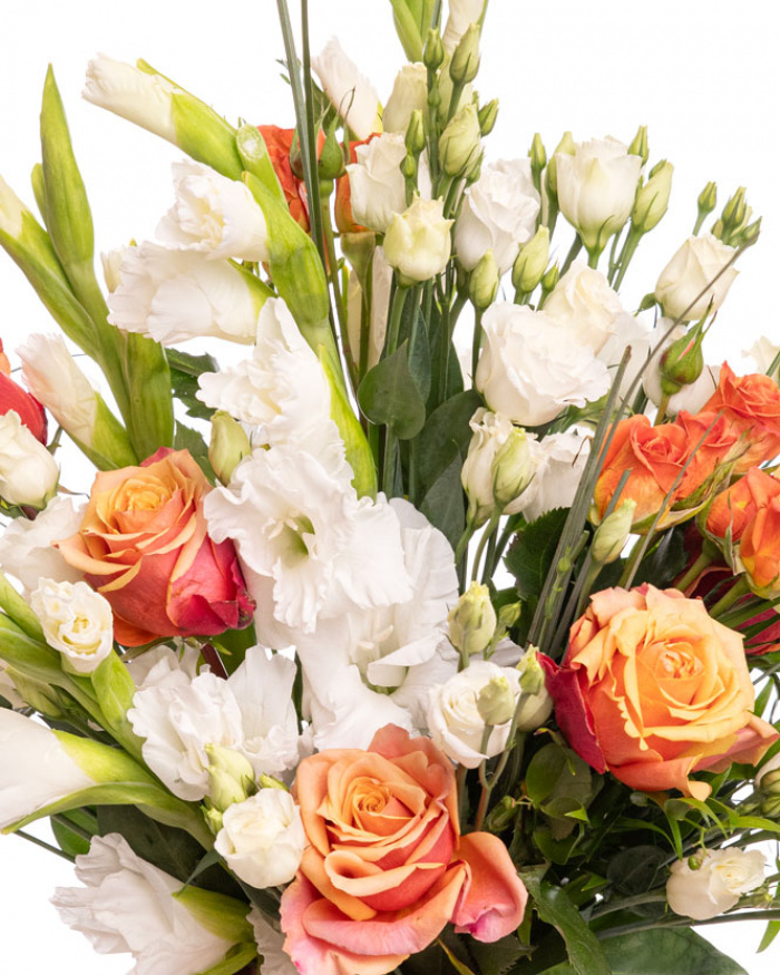 Gladioli and roses bouquet – the image 2