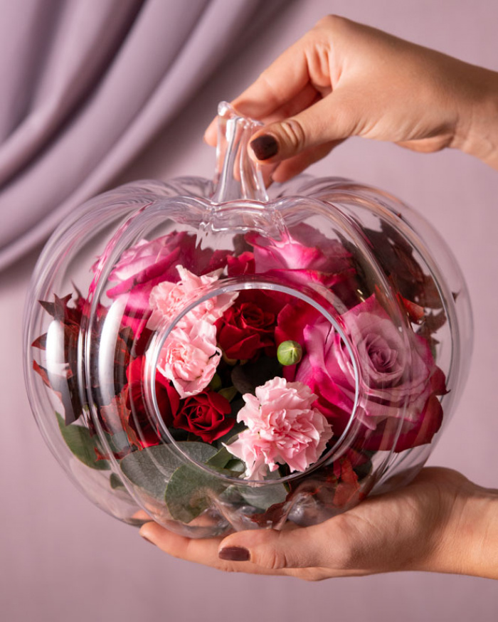 ”Elegant Halloween” Purple Rose Arrangement – imaginea 3