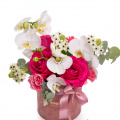 Aranjament floral cu trandafiri și orhidee "Rêverie"