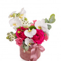 Aranjament floral cu trandafiri și orhidee "Rêverie"