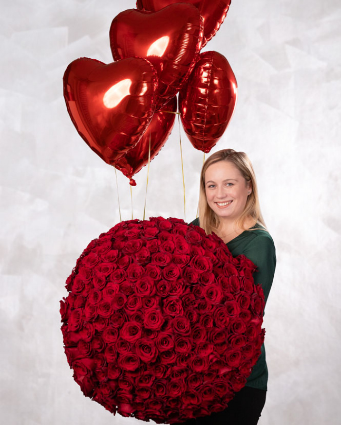 Buchet 201 trandafiri roșii și baloane – imaginea 1