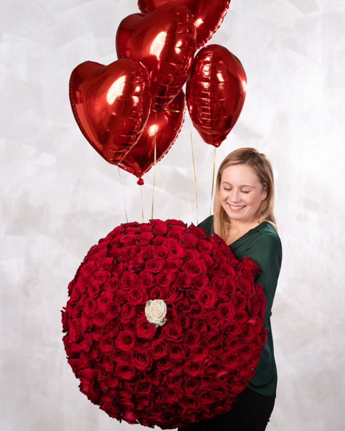 ”Forever Yours” 201 Roses and Heart-Shaped Balloons – imaginea 1