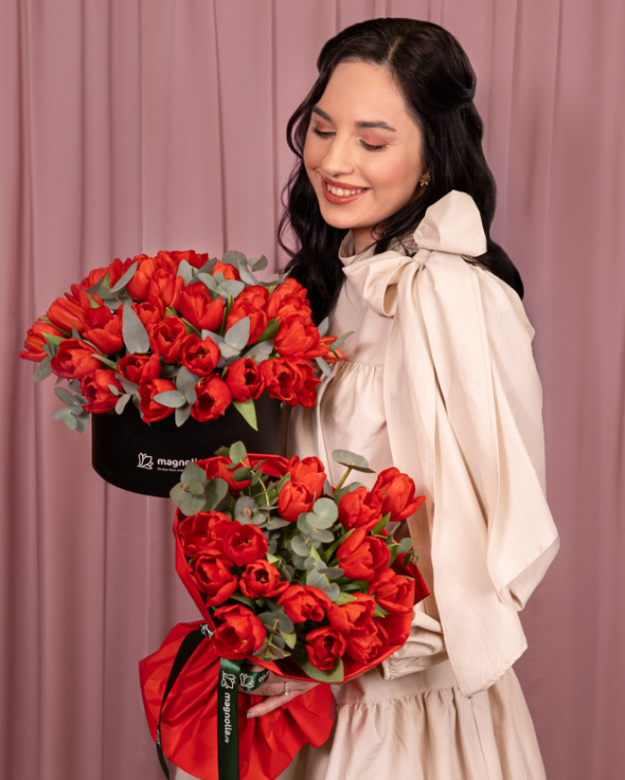 Set buchet si aranjament cu lalele roșii – imaginea 1