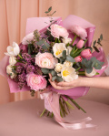 Buchet cu ranunculus și liliac „Pastel Embrace” – imaginea 3
