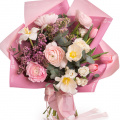 Buchet cu ranunculus și liliac „Pastel Embrace”