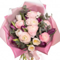 Buchet cu ranunculus și lalele