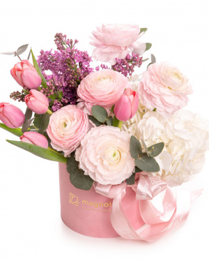 Aranjament cu ranunculus și liliac „Tender Spring”