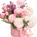 Aranjament cu ranunculus și liliac „Tender Spring”
