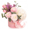 Aranjament cu ranunculus și liliac „Tender Spring”