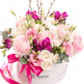 Aranjament cu ranunculus „Spring Whisper”