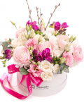 Aranjament cu ranunculus „Spring Whisper”