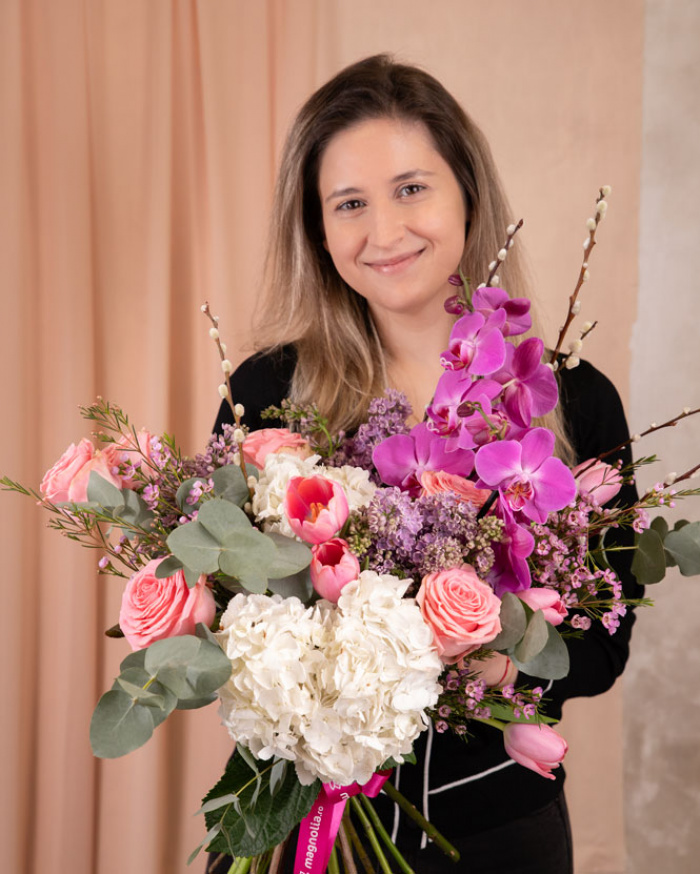 Buchet cu liliac și orhidee „Rafinament floral” – imaginea 3