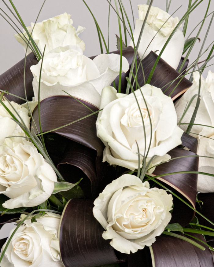 White Rose Funeral Bouquet – imaginea 2