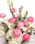 Buchet cu ranunculus și hortensii – imaginea 2