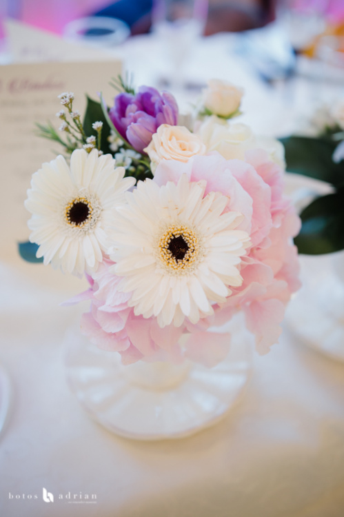 Aranjamente florale pentru nuntă – imaginea 12