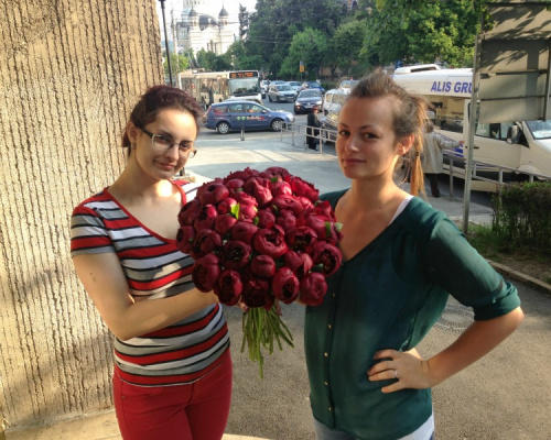 Buchet bujori bordo – imaginea 3