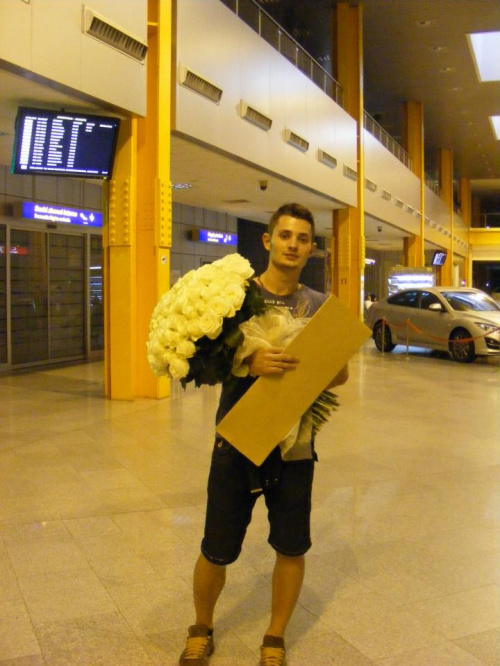 Livrare flori la aeroport – imaginea 7